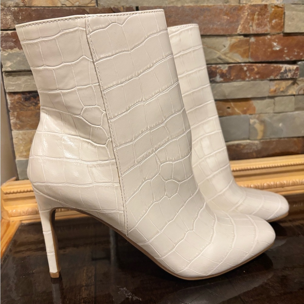 NWOT - Anne Michelle Cream Croc-Patterned Stiletto Heeled Boots